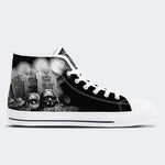 Unisex Horror-Druck - High Top Canvas