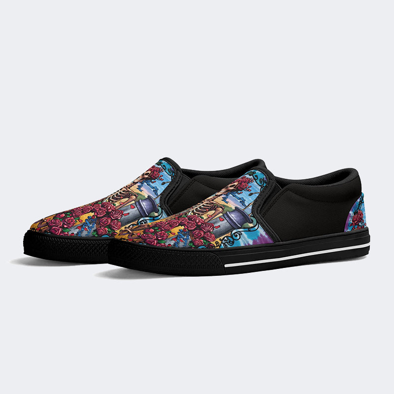 Unisex Batik-Schuhe mit Totenkopf-Grafikdruck - Schlupfschuhe 