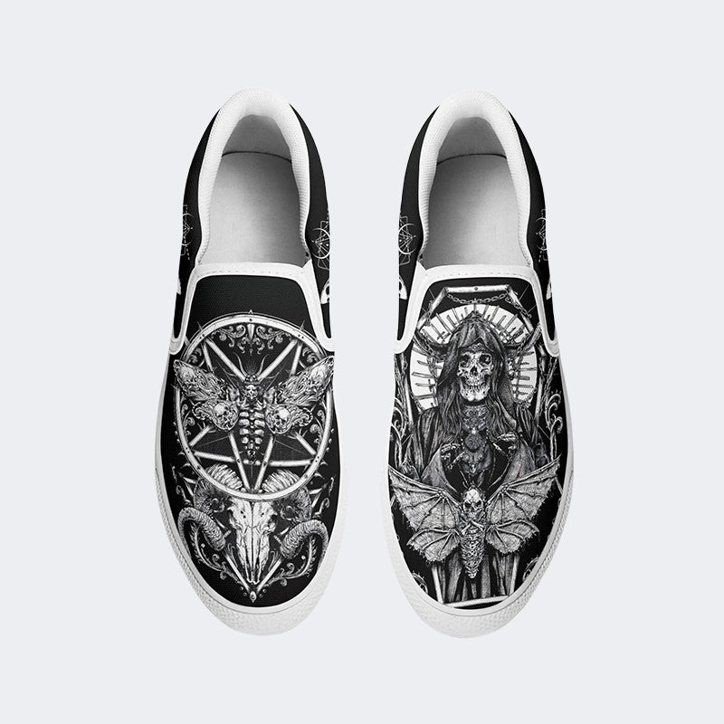 Surreale Todesmotte&amp;Schädel - Slip-On Schuhe 